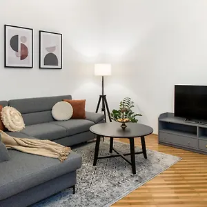 Appartement Wawelove Pilsudskiego - 3 Bedroom Apt. With Balcony And Free Parking!, Krakau